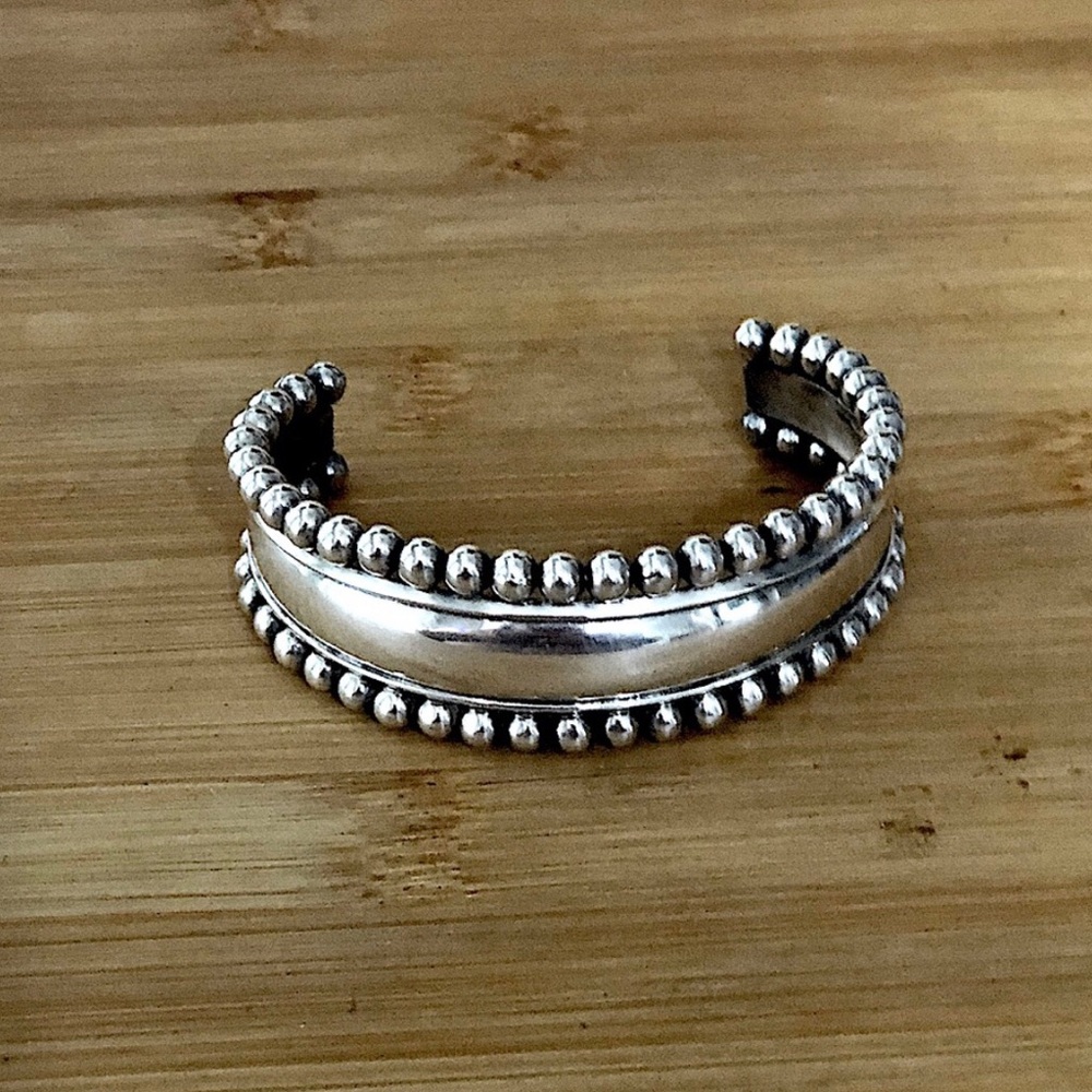 $218 Large Estate Cuff Sterling Silver Marked 925 - Picture 8 of 11